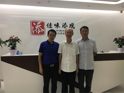 国家级专家张卫泽来佳味添成饮料科技研究所考察调研