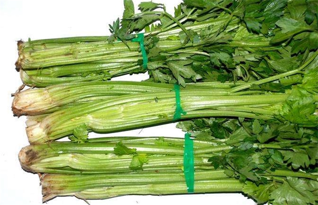 芹菜梨甘草果蔬复合饮料的研究